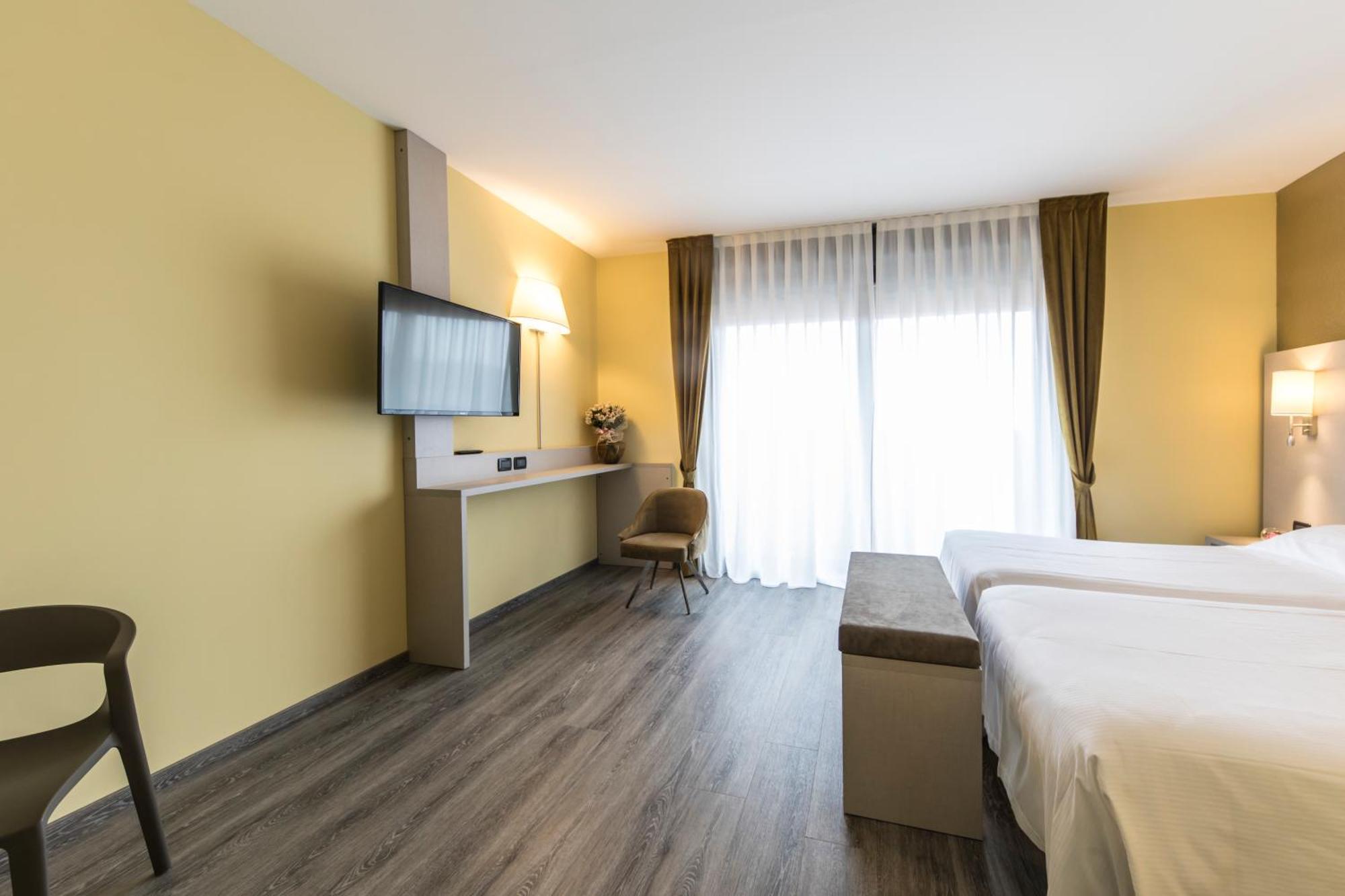 Hotel Donatello Имола Экстерьер фото