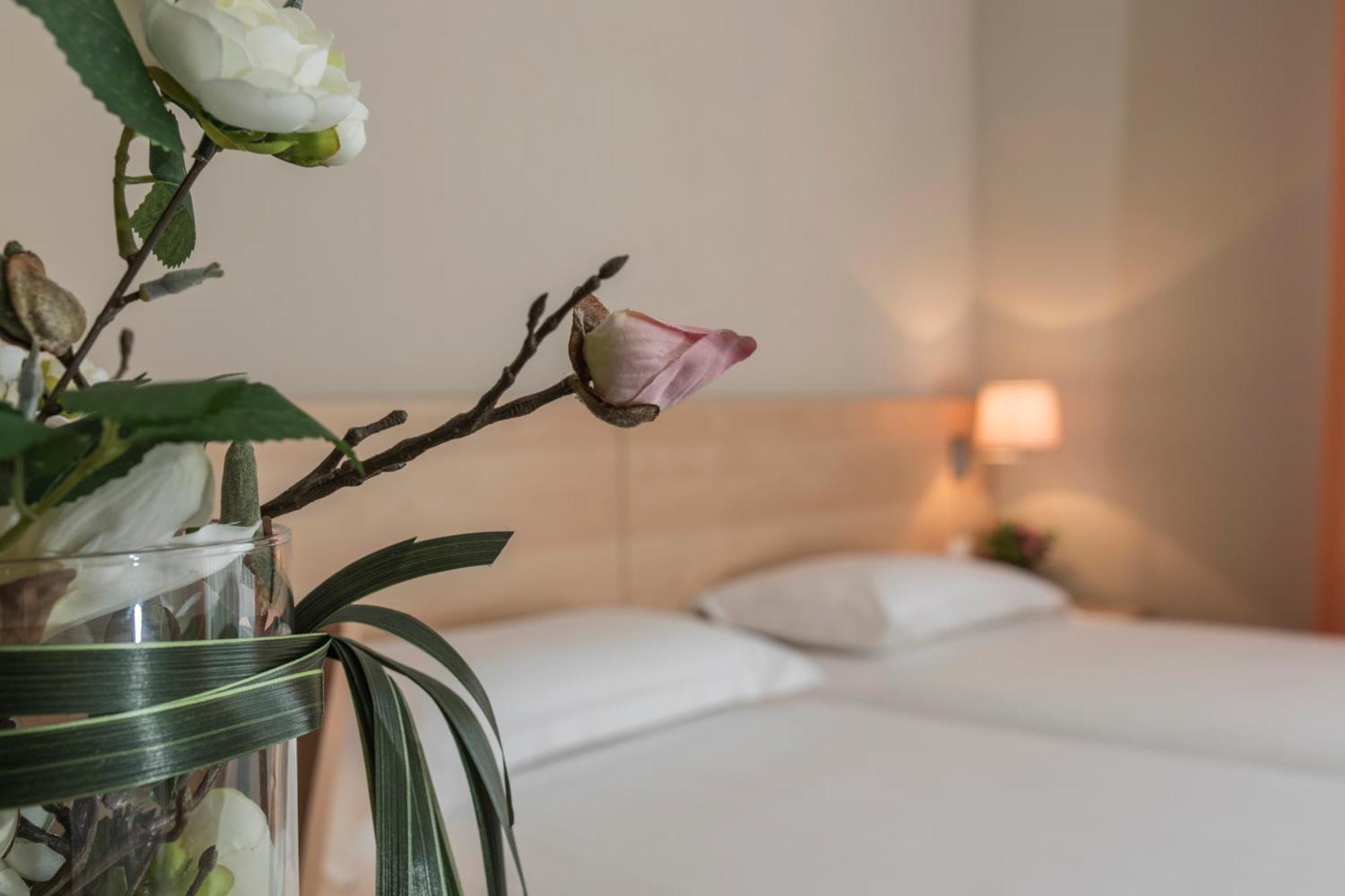 Hotel Donatello Имола Экстерьер фото
