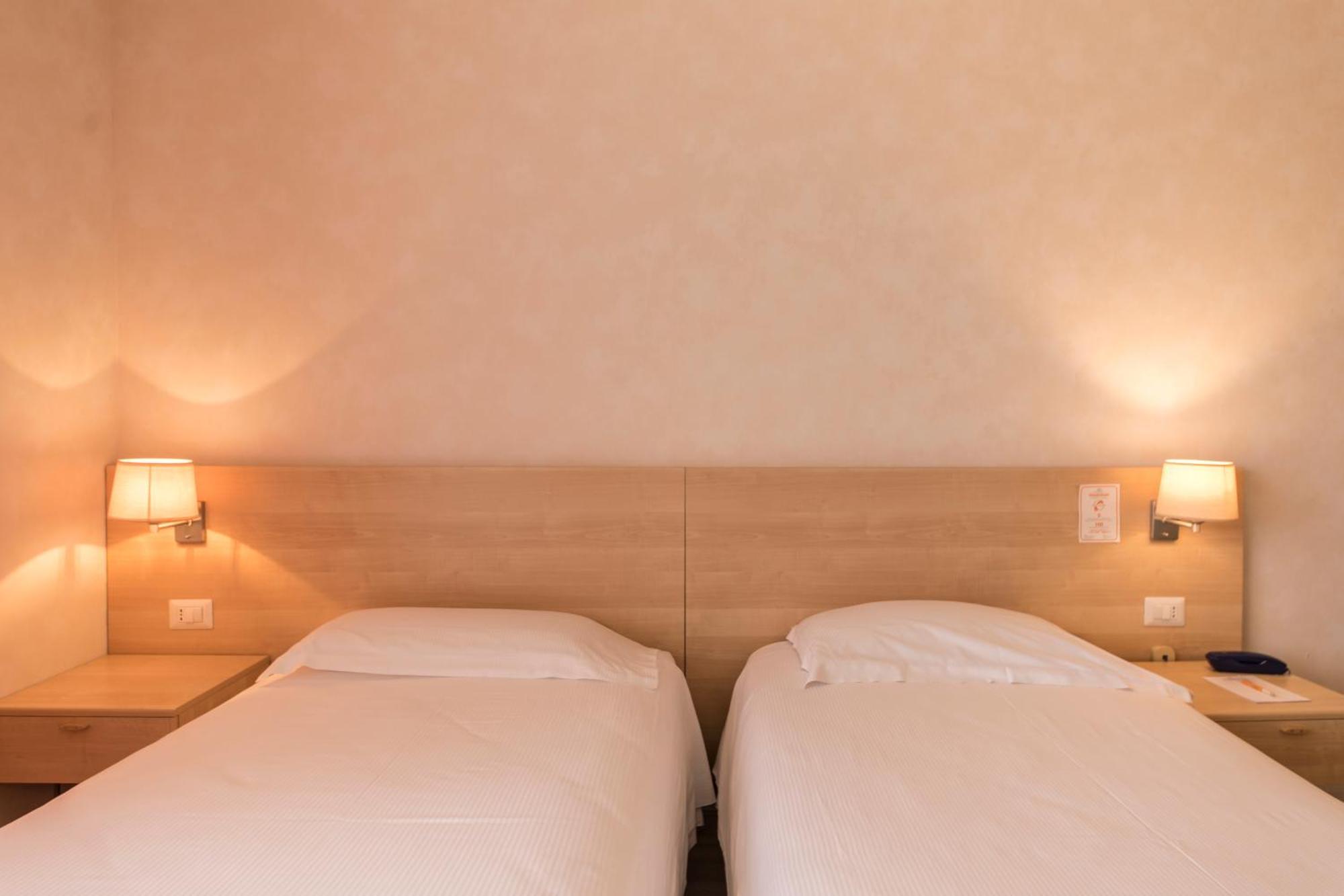 Hotel Donatello Имола Экстерьер фото