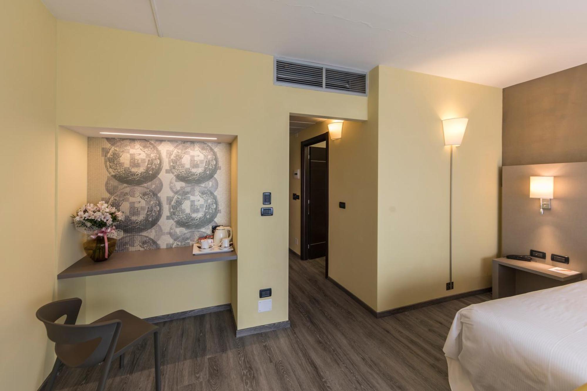 Hotel Donatello Имола Экстерьер фото