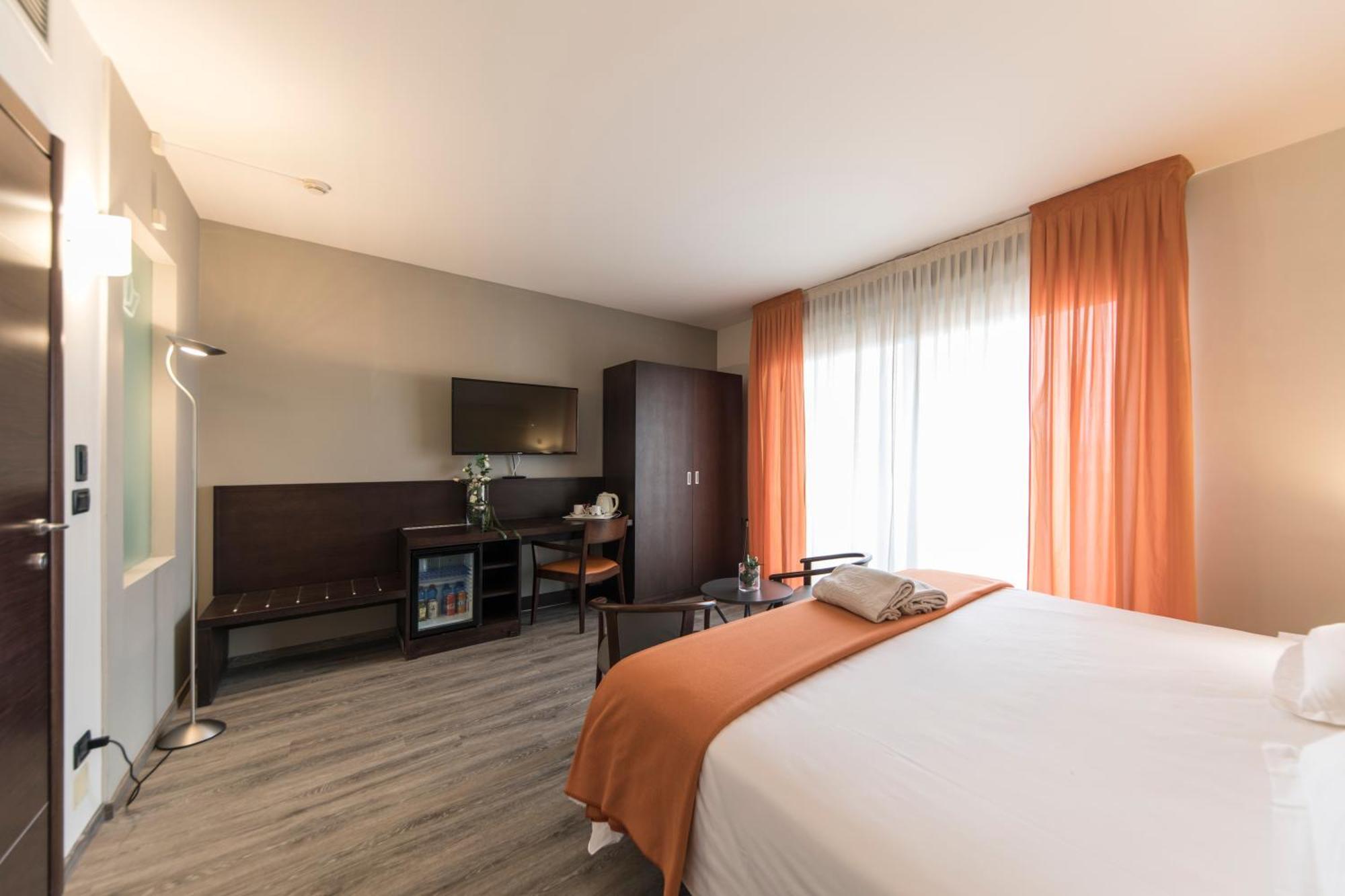 Hotel Donatello Имола Экстерьер фото