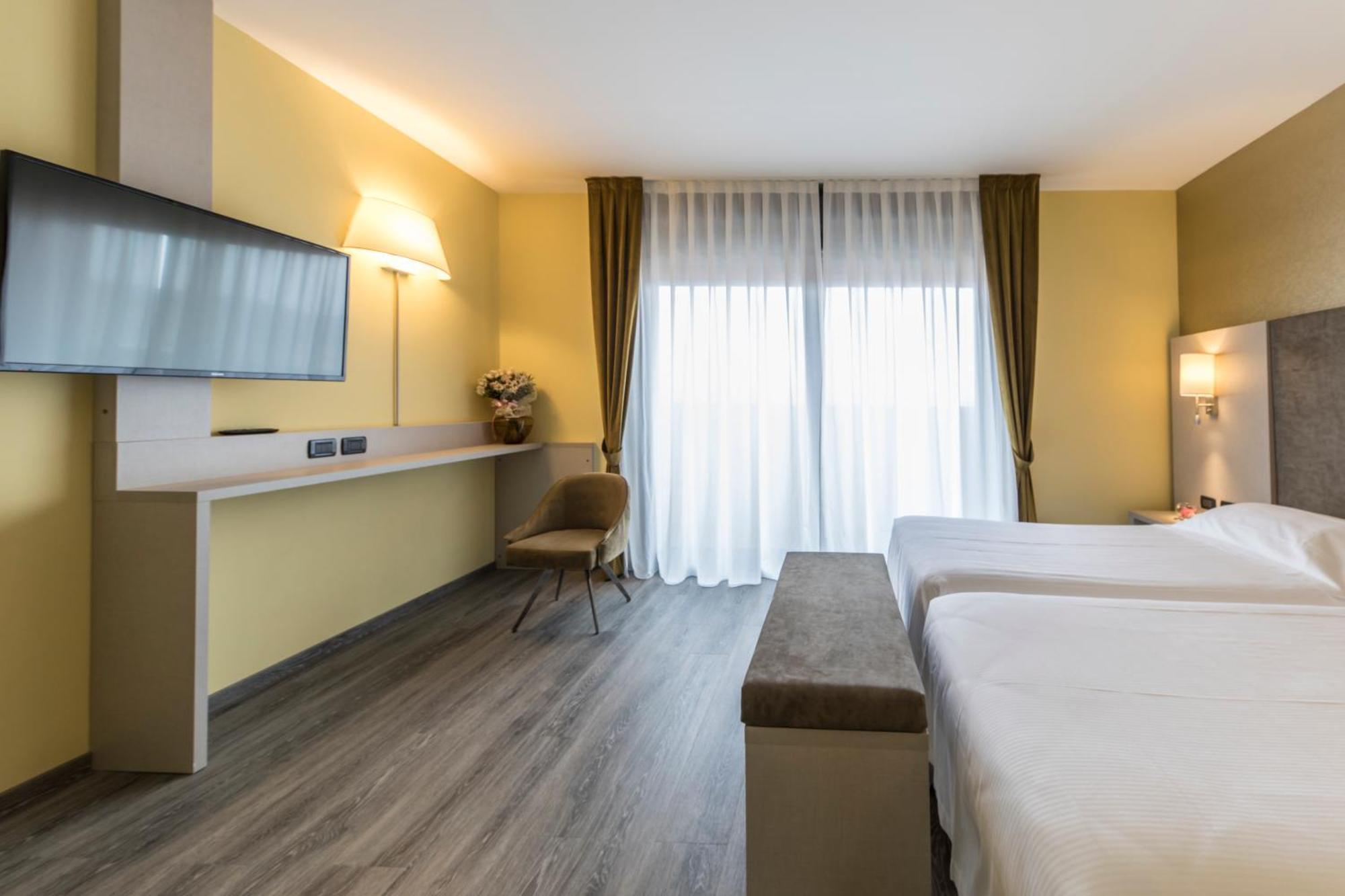 Hotel Donatello Имола Экстерьер фото