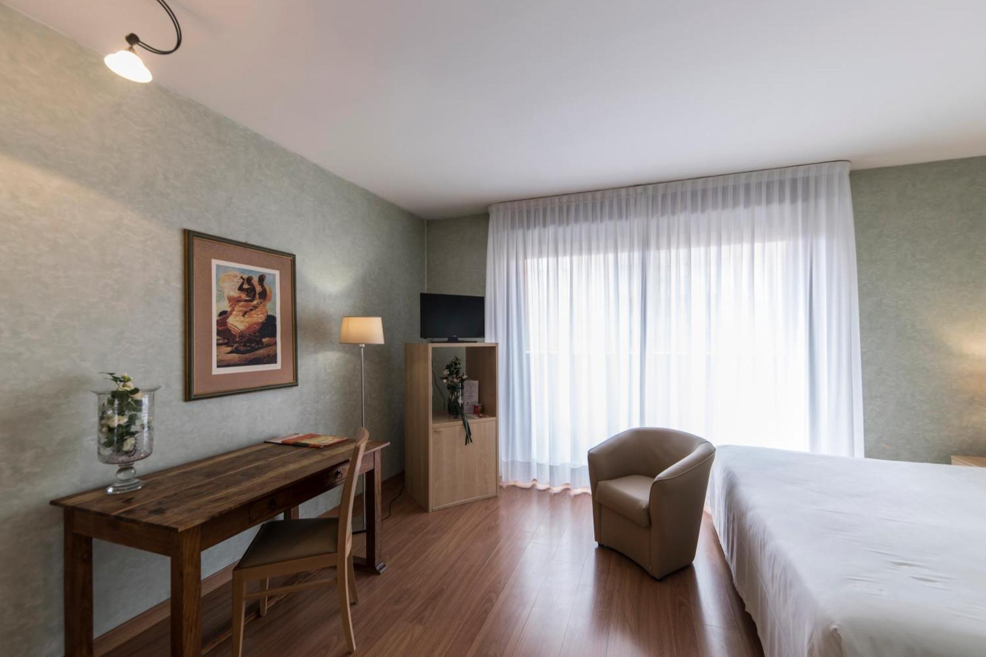 Hotel Donatello Имола Экстерьер фото
