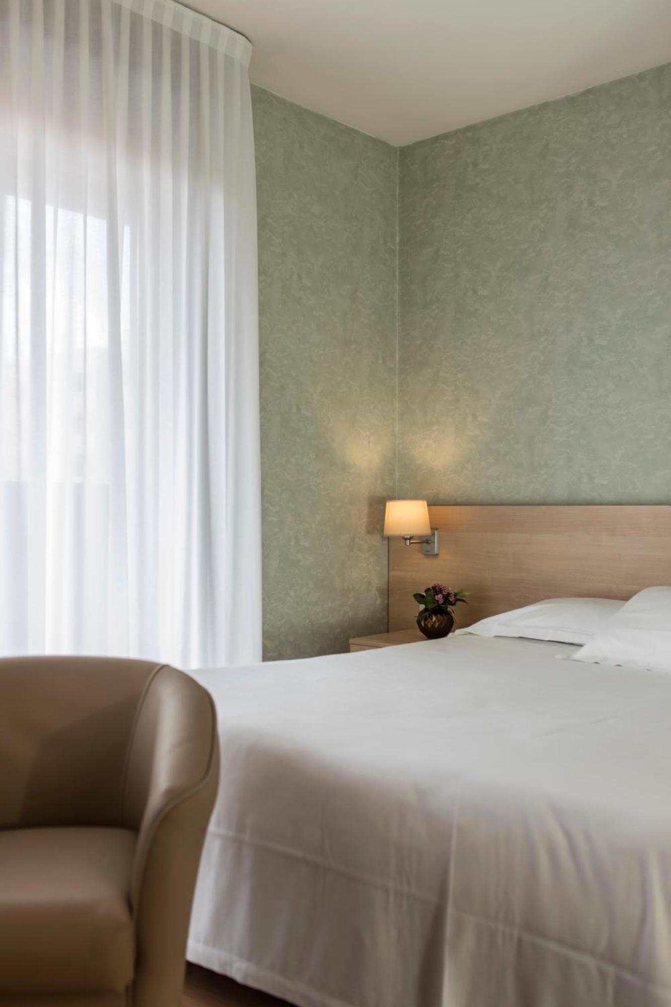 Hotel Donatello Имола Экстерьер фото