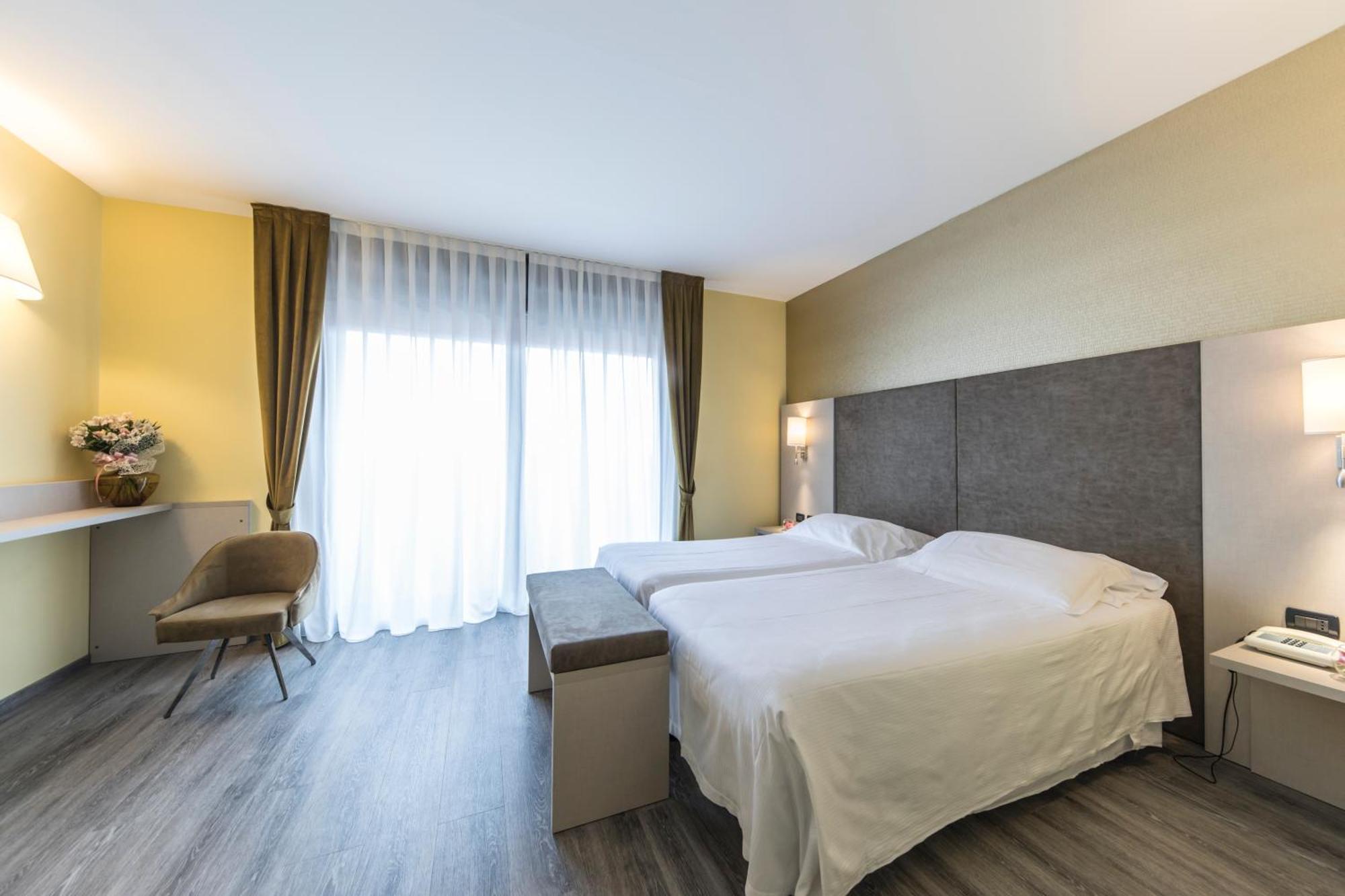 Hotel Donatello Имола Экстерьер фото