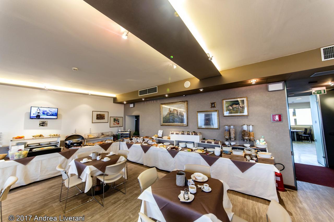 Hotel Donatello Имола Экстерьер фото