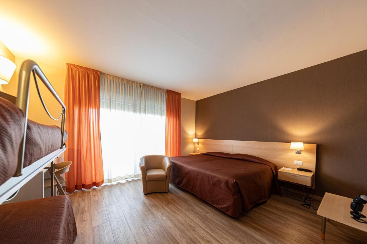 Hotel Donatello Имола Экстерьер фото