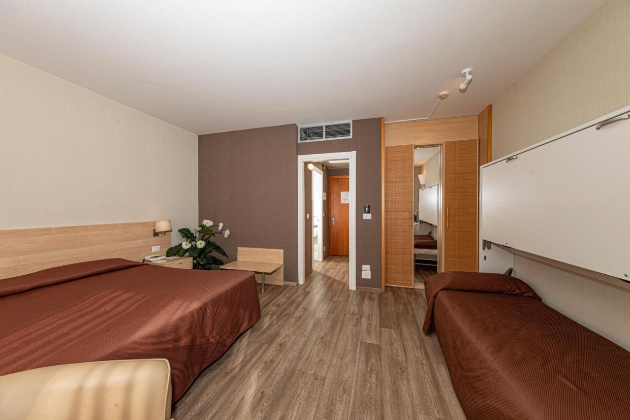 Hotel Donatello Имола Экстерьер фото
