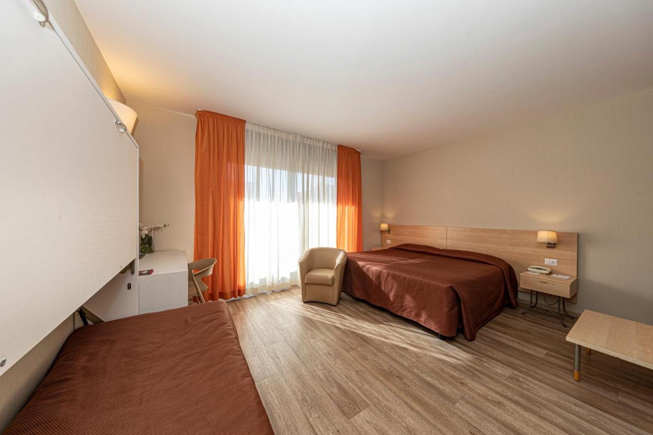 Hotel Donatello Имола Экстерьер фото